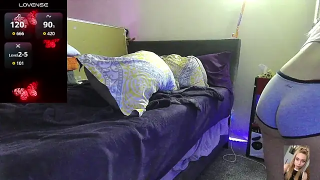 Blondiewithanass online show from May 16, 4:20 am