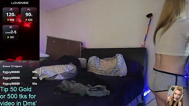 Snapshot of Blondiewithanass chatting on June 22, 2:13 am Blondiewithanass online show from June 22, 2:13 am