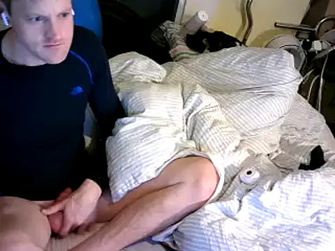 Snapshot of londonfuckwhore chatting on December 3, 11:57 pm londonfuckwhore online show from December 3, 11:57 pm
