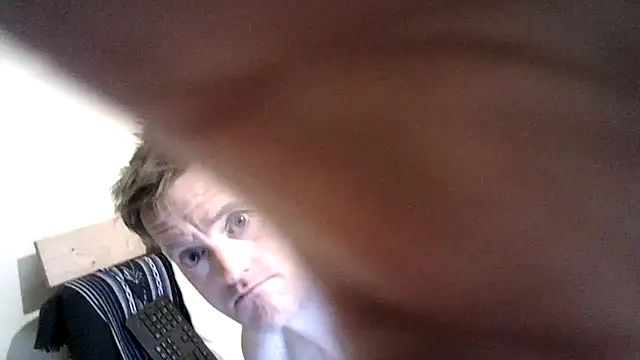Snapshot of londonfuckwhore chatting on September 25, 12:14 am londonfuckwhore online show from September 25, 12:14 am