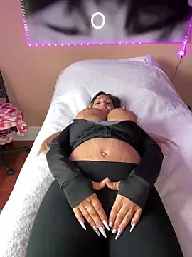 Snapshot of LittleMissEeve chatting on February 26, 6:21 pm LittleMissEeve online show from February 26, 6:21 pm