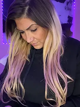 Snapshot of LittleMissEeve chatting on March 3, 4:36 am LittleMissEeve online show from March 3, 4:36 am