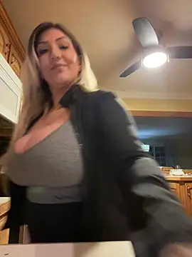 Snapshot of LittleMissEeve chatting on March 17, 1:03 am LittleMissEeve online show from March 17, 1:03 am