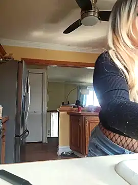 Snapshot of LittleMissEeve chatting on March 18, 7:53 pm LittleMissEeve online show from March 18, 7:53 pm