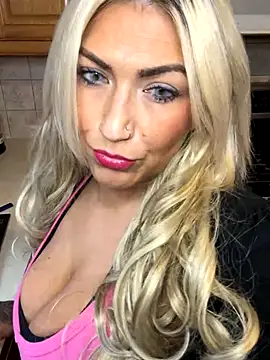 Snapshot of LittleMissEeve chatting on September 19, 11:05 pm LittleMissEeve online show from September 19, 11:05 pm