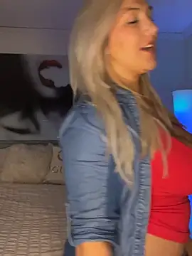 Snapshot of LittleMissEeve chatting on October 19, 12:00 am LittleMissEeve online show from October 19, 12:00 am