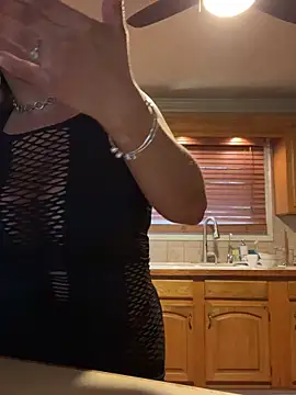 Snapshot of LittleMissEeve chatting on November 22, 9:36 pm LittleMissEeve online show from November 22, 9:36 pm