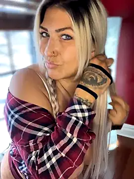 Snapshot of LittleMissEeve chatting on December 1, 9:31 pm LittleMissEeve online show from December 1, 9:31 pm