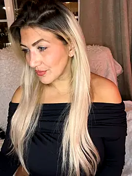 Snapshot of LittleMissEeve chatting on December 17, 1:55 am LittleMissEeve online show from December 17, 1:55 am