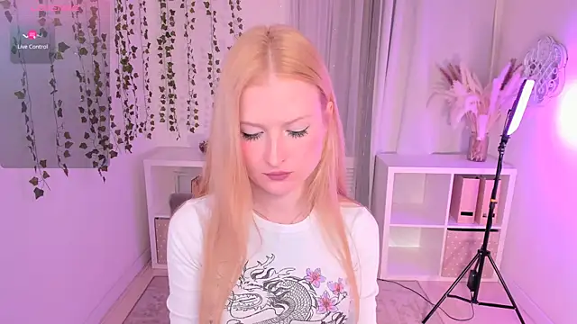 Laly Peach online show from December 23, 3:23 pm