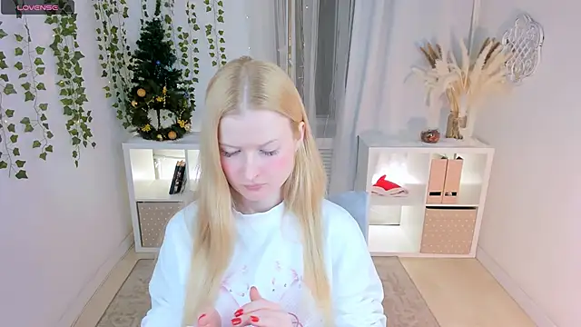 Laly Peach online show from January 9, 4:39 pm