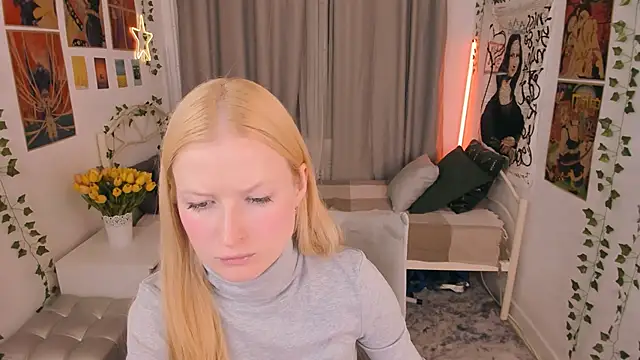 Laly Peach online show from October 11, 4:38 pm