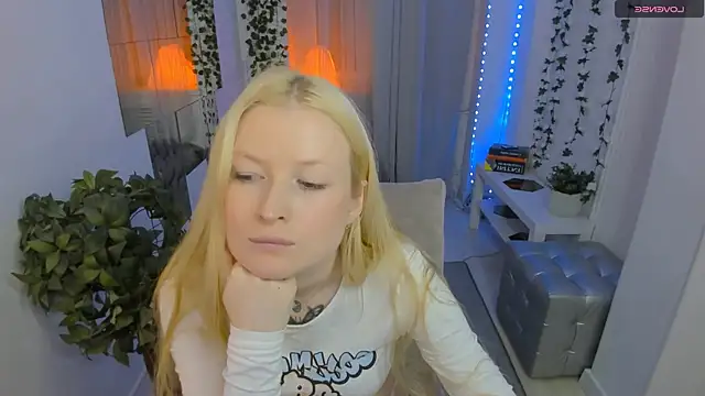 Laly Peach online show from June 3, 2:33 pm