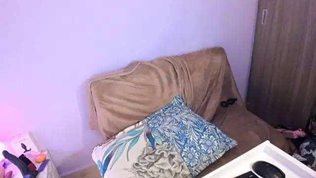 Snapshot of K_a_t_i_a_ chatting on February 1, 4:11 am K a t i a online show from February 1, 4:11 am