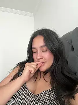 Snapshot of Nina_lovi chatting on December 8, 9:30 pm Nina lovi online show from December 8, 9:30 pm