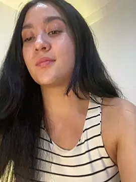 Snapshot of Nina_lovi chatting on December 29, 1:45 am Nina lovi online show from December 29, 1:45 am