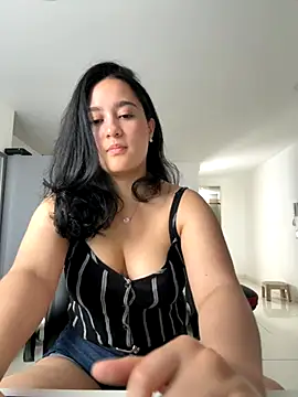 Snapshot of Nina_lovi chatting on October 29, 7:15 pm Nina lovi online show from October 29, 7:15 pm