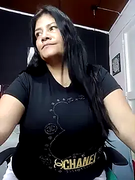Snapshot of salomexlove_20 chatting on February 9, 1:14 pm salomexlove 20 online show from February 9, 1:14 pm