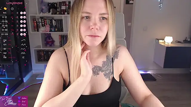 Emma Bryan online show from November 27, 6:32 pm