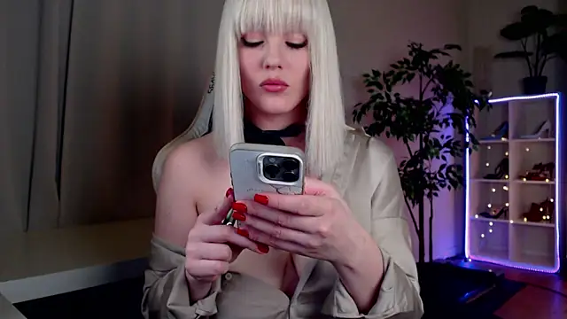 Queensy Sins online show from March 27, 3:45 pm