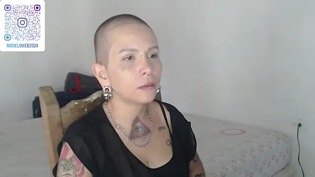 Snapshot of moon_cat85 chatting on January 27, 9:22 pm moon cat85 online show from January 27, 9:22 pm