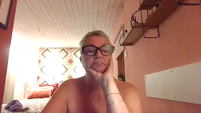 GrannyChrissy68 online show from December 1, 4:01 pm