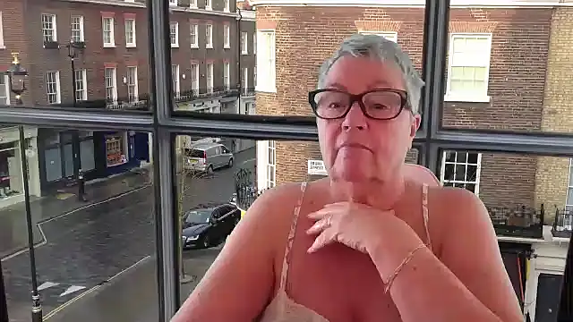 GrannyChrissy68 online show from December 15, 1:15 pm