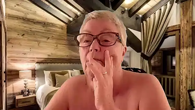 GrannyChrissy68 online show from March 18, 10:24 pm