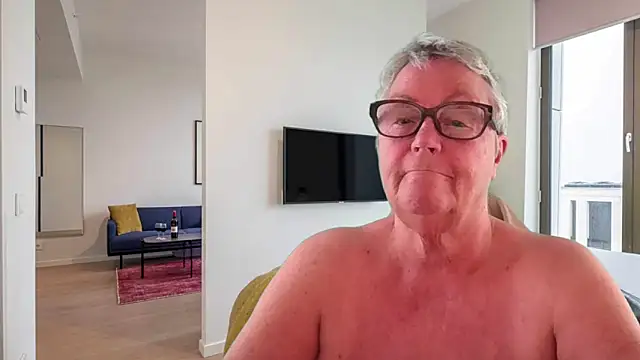 GrannyChrissy68 online show from May 4, 2:24 pm