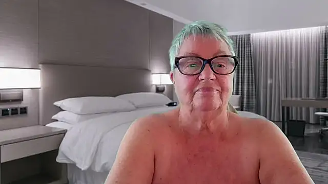 GrannyChrissy68 online show from May 17, 9:22 pm