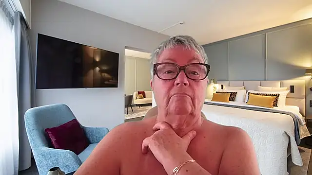 GrannyChrissy68 online show from May 19, 2:34 pm