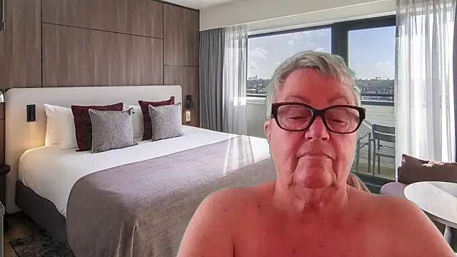 GrannyChrissy68 online show from May 20, 1:17 pm