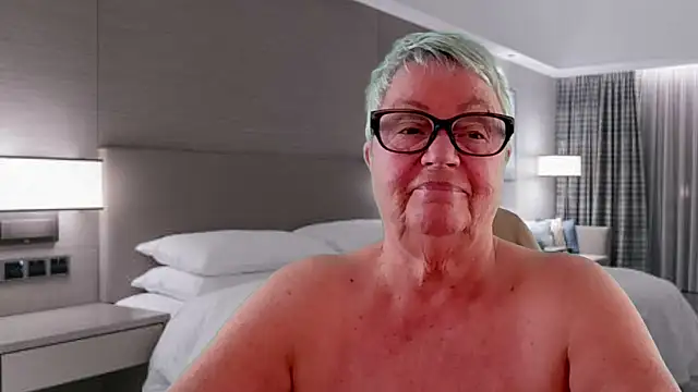GrannyChrissy68 online show from May 22, 8:47 pm