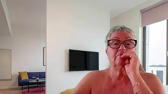 GrannyChrissy68 online show from May 23, 5:28 pm