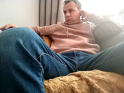 Snapshot of grzes19763 chatting on October 20, 8:15 am grzes19763 online show from October 20, 8:15 am
