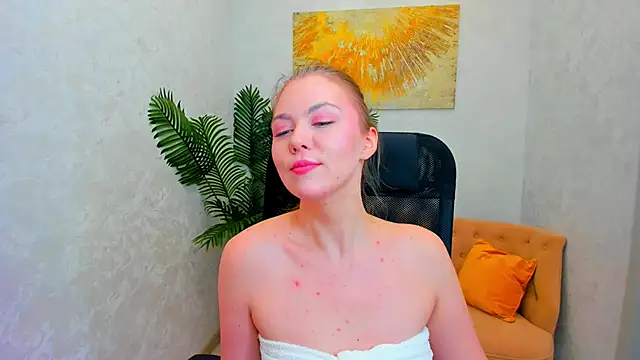 Strawberrye online show from February 3, 8:02 am