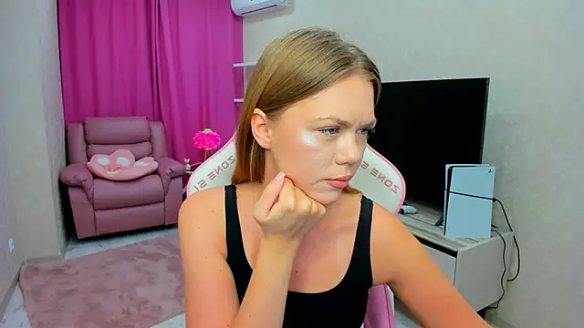 Strawberrye online show from February 23, 3:15 am