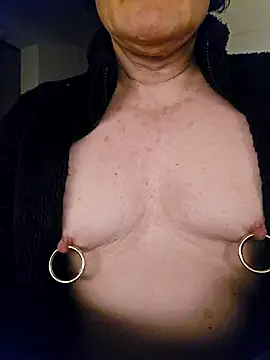 Snapshot of painslutfr chatting on February 4, 5:10 am painslutfr online show from February 4, 5:10 am