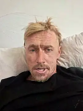 Snapshot of nikoo111 chatting on October 10, 3:05 am nikoo111 online show from October 10, 3:05 am