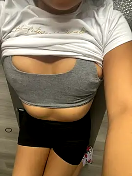 Snapshot of Aestheticsgirl chatting on November 21, 11:31 am Aestheticsgirl online show from November 21, 11:31 am