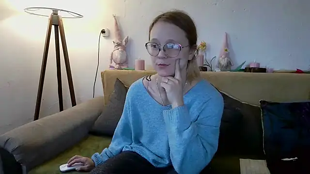 little-leni online show from February 17, 8:11 am