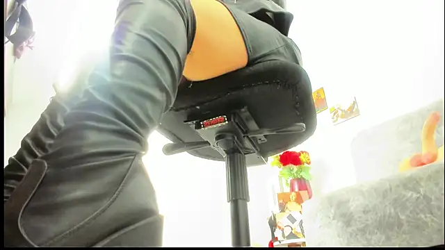 MIss Kendall  online show from February 23, 8:00 pm