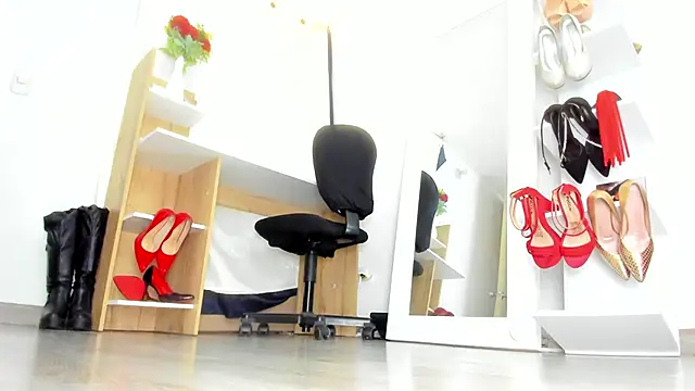 MIss Kendall  online show from October 8, 7:11 pm