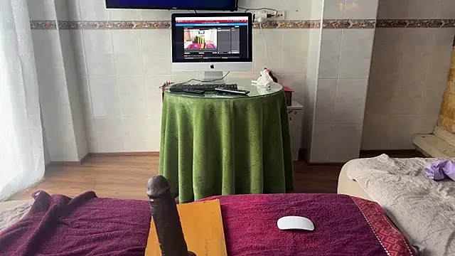 Snapshot of pinkgirls18 chatting on December 22, 9:22 am pinkgirls18 online show from December 22, 9:22 am