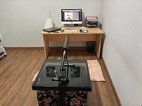 Snapshot of pinkgirls18 chatting on September 21, 8:16 am pinkgirls18 online show from September 21, 8:16 am