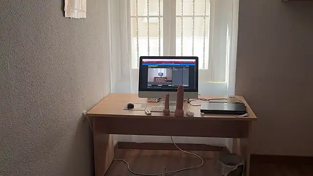 Snapshot of pinkgirls18 chatting on February 9, 11:03 am pinkgirls18 online show from February 9, 11:03 am