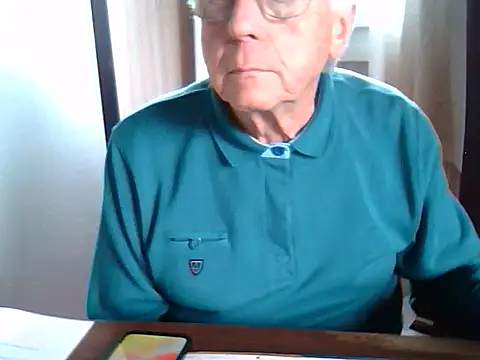 Snapshot of johnjohn622662 chatting on September 17, 3:24 pm johnjohn622662 online show from September 17, 3:24 pm