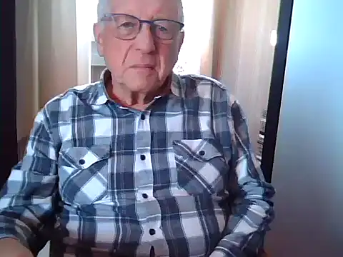 johnjohn622662 online show from April 8, 9:31 am