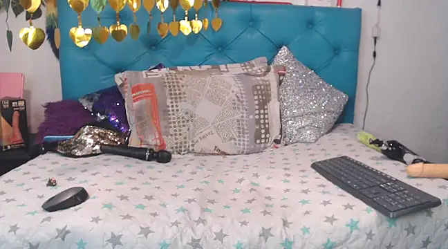 SARAWILLS online show from February 5, 1:44 pm