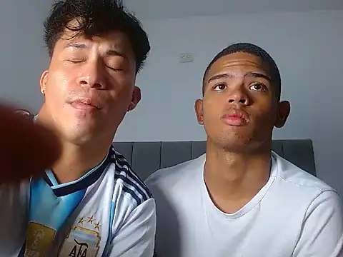 boyhot23x online show from July 16, 3:56 am